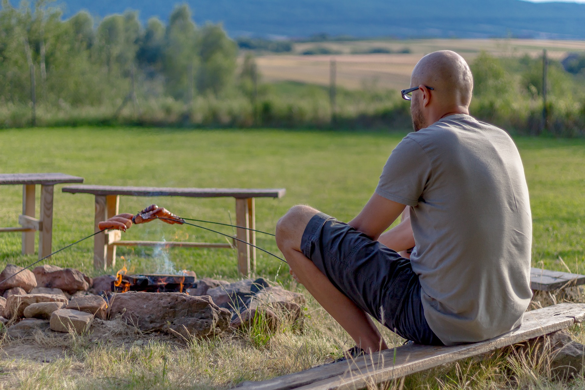 campfire-2848207_1920
