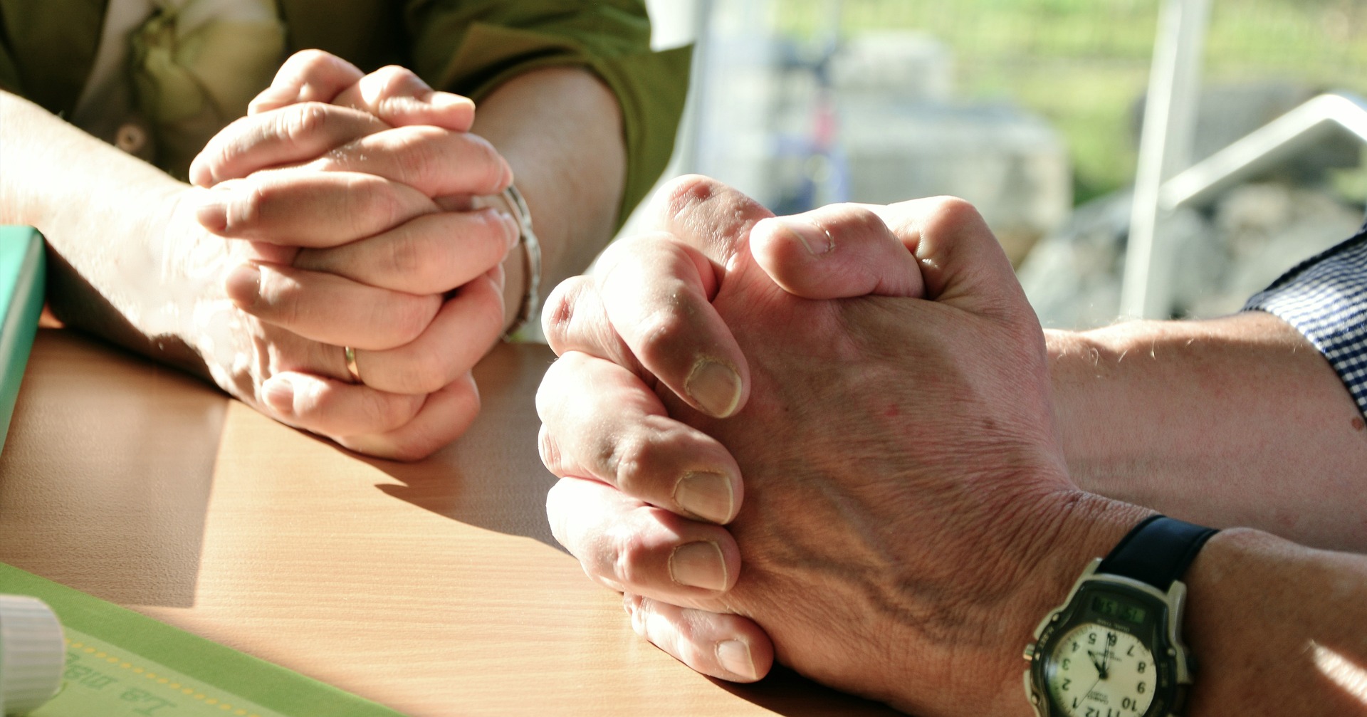 hands-2168901_1920 (1)