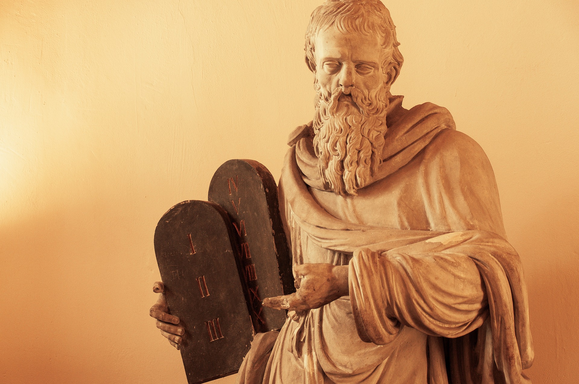 moses-statue-6930536_1920